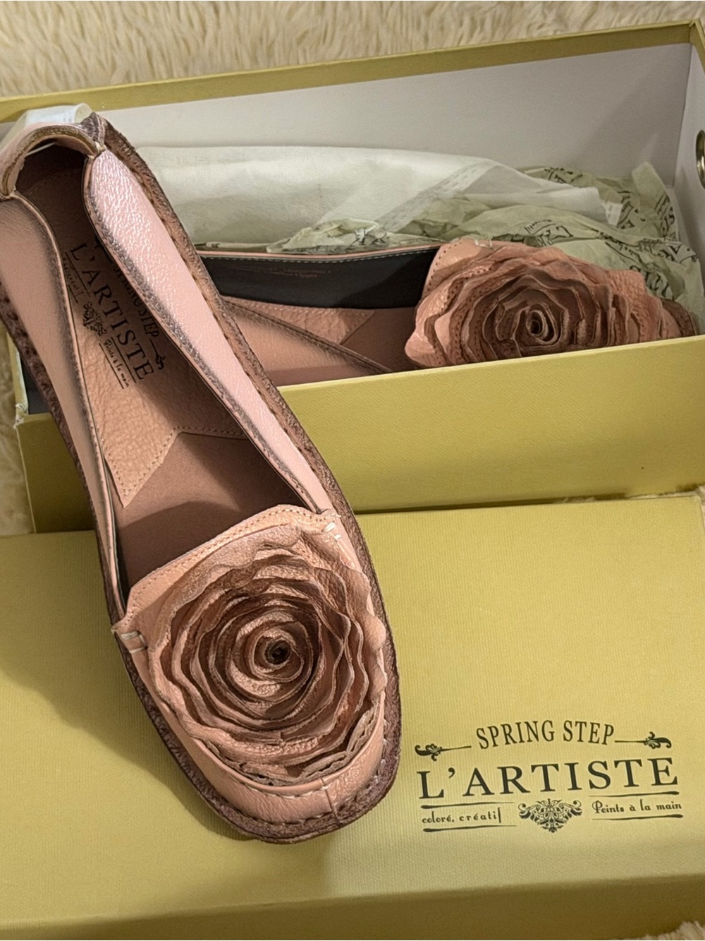 L’ARTISTE Blush Pink Floral Rosette Leather Loafers